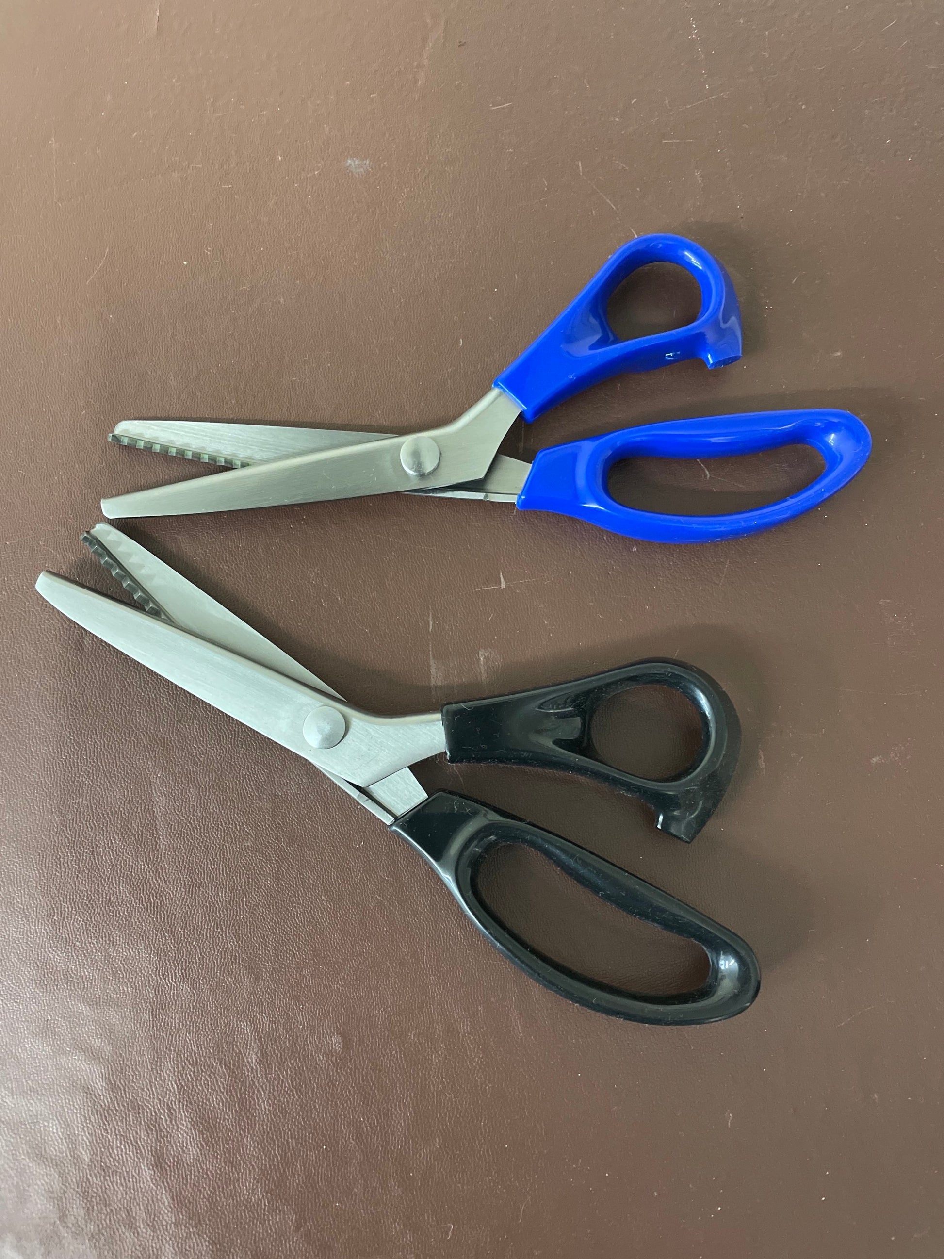 pinking shears image 0