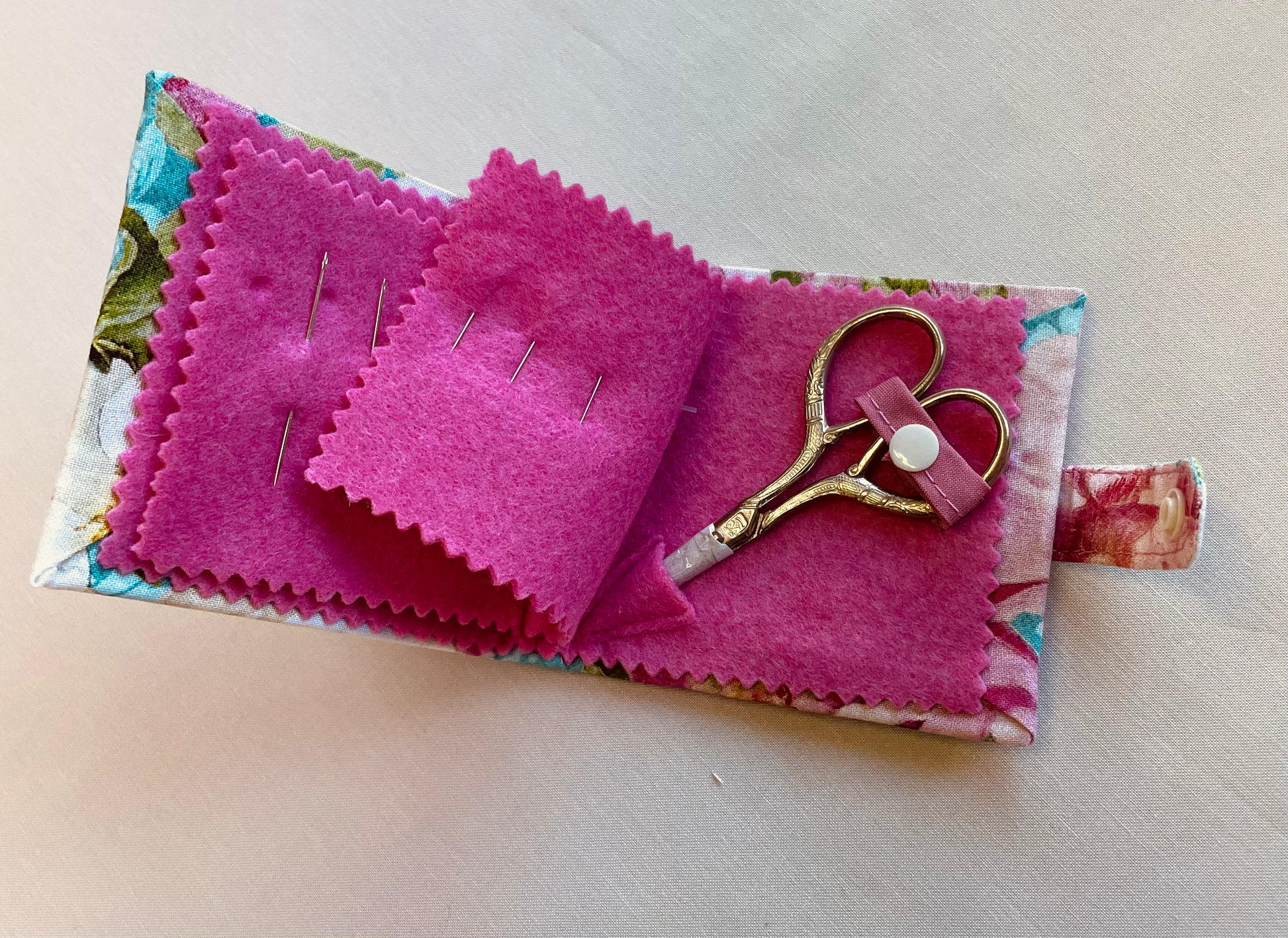 Vintage needle case with scissors image 1