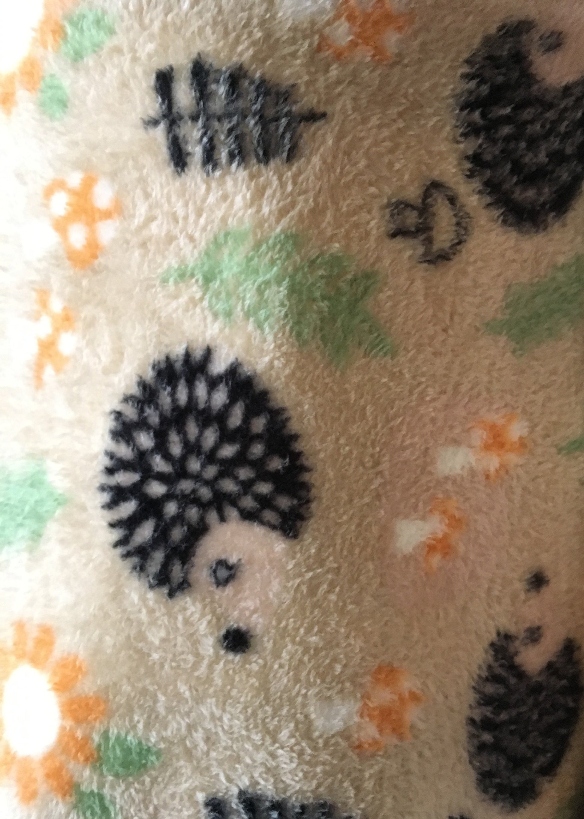 Reversible supersoft polar fleece, foxes/hedgehogs on beige image 1