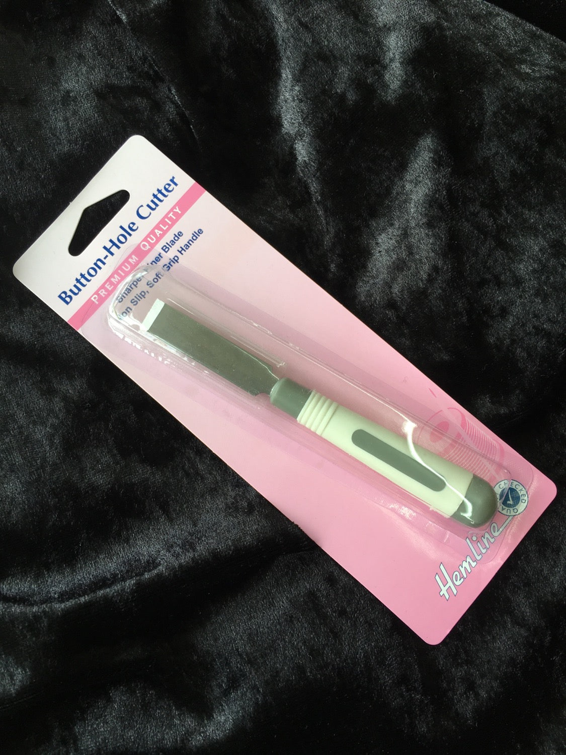 Hemline button hole cutter image 0