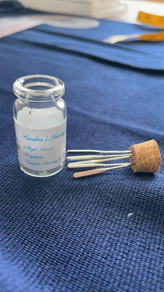Refillable machine needles jar  image 0